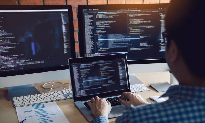 数据科学选型：R与Python如何赋能建阳市网站建设？